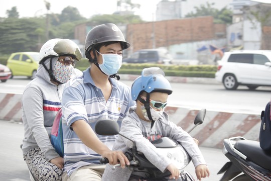 [-]Dân[-]Sài[-]Gòn[-]khốn[-]đốn[-]trong[-]bão[-]bụi